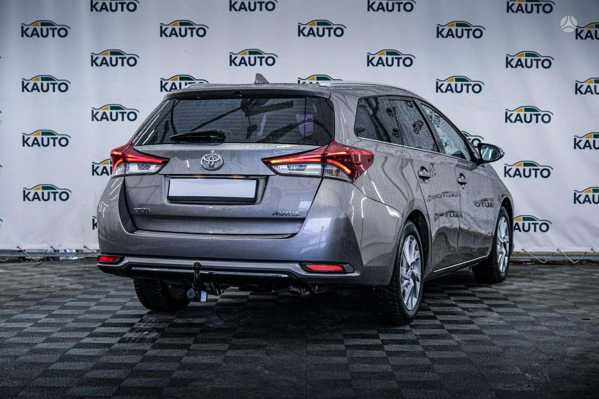 Toyota Auris, 1.6 l., Универсал