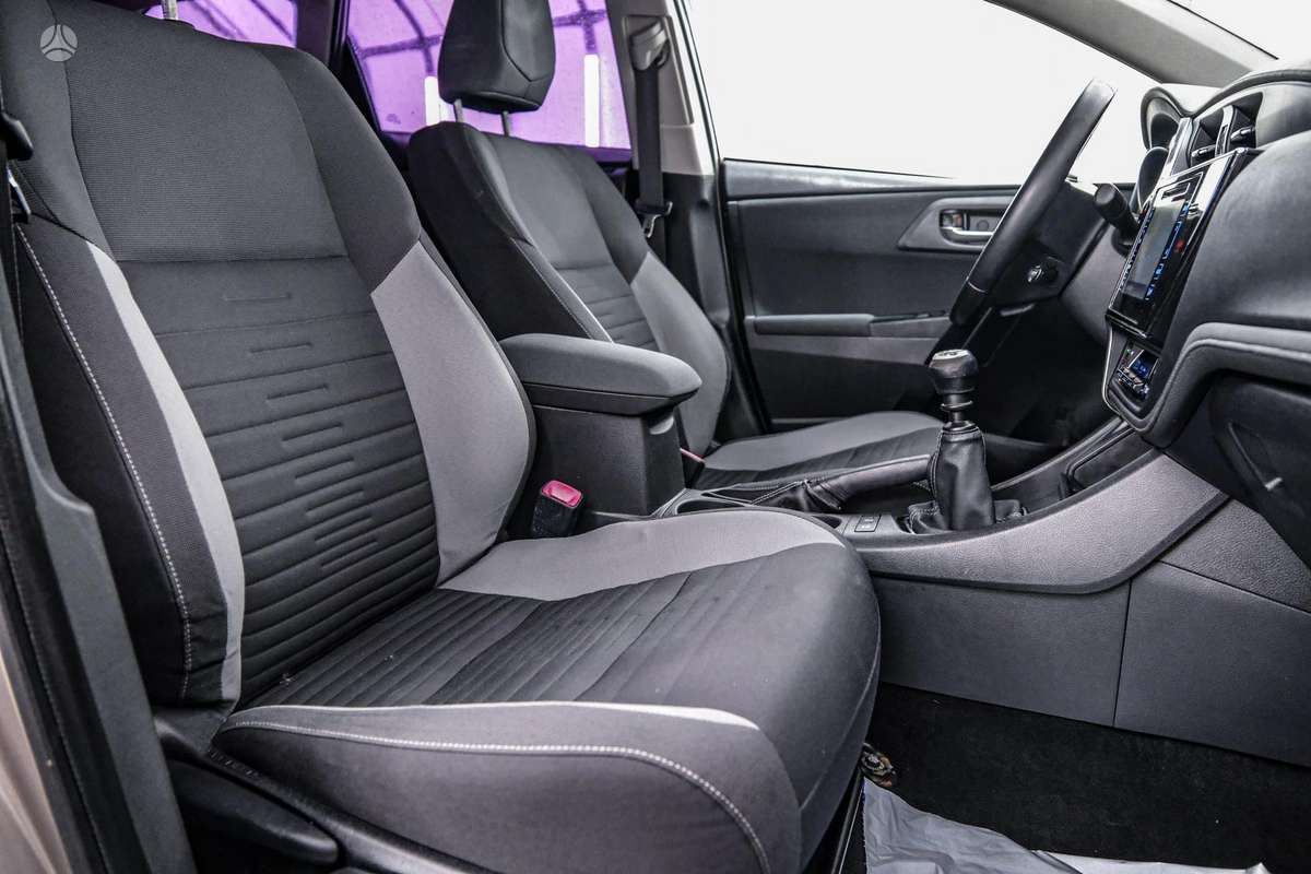 Toyota Auris, 1.6 l., Универсал