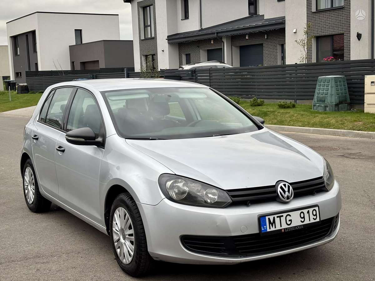 Volkswagen Golf - 1