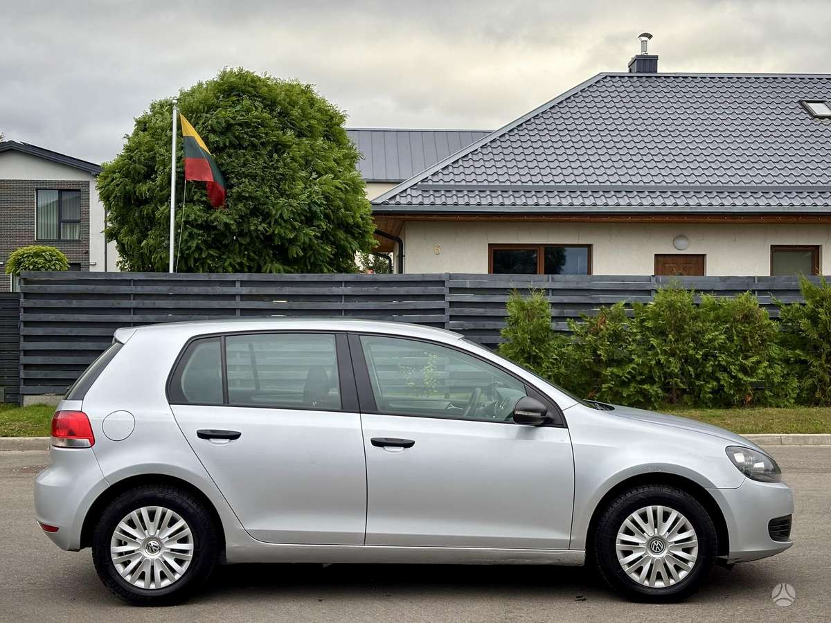 Volkswagen Golf - 2