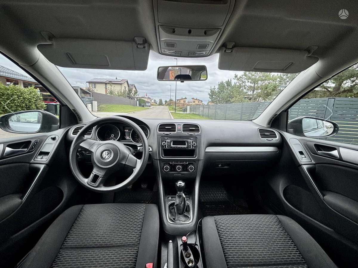 Volkswagen Golf - 8