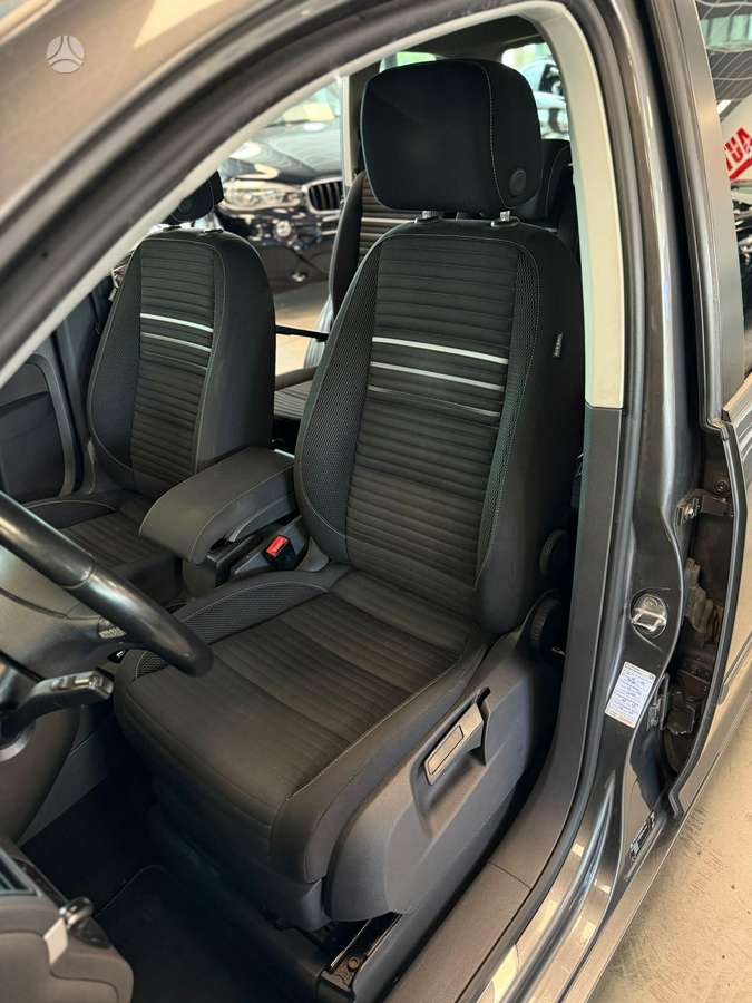 Volkswagen Touran - 10
