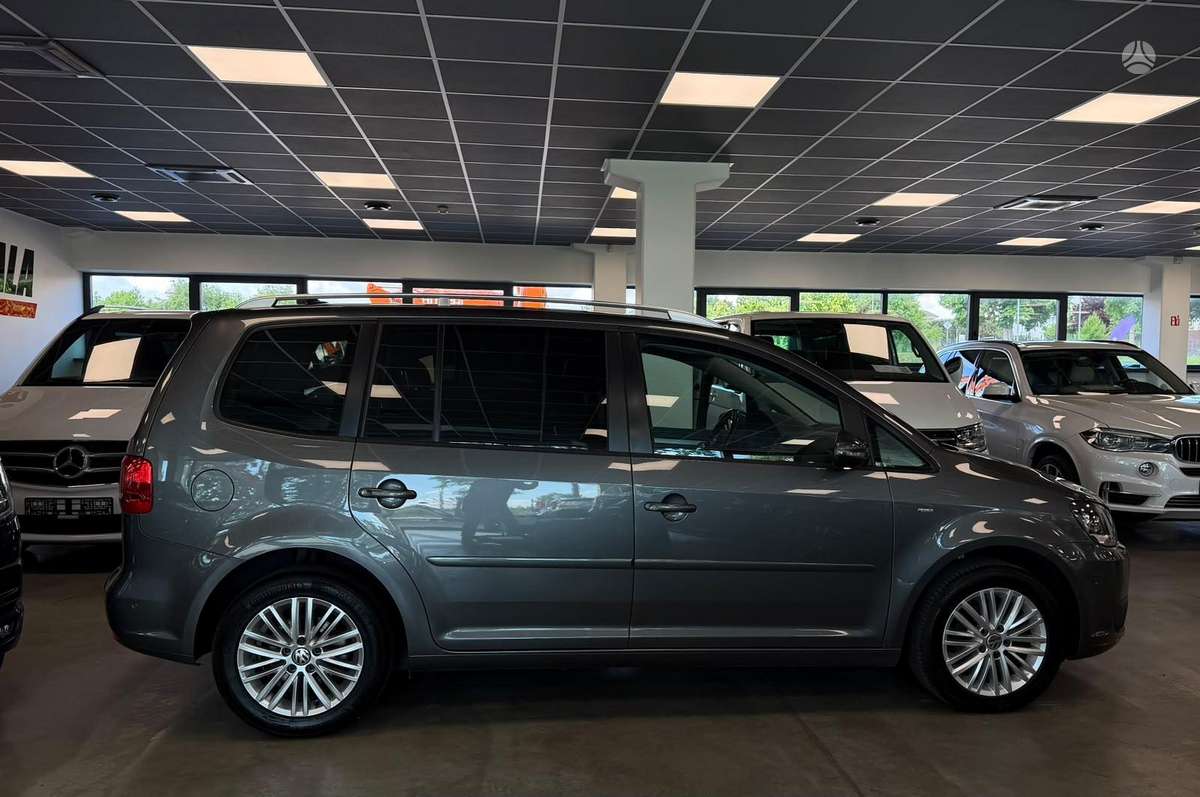Volkswagen Touran - 12