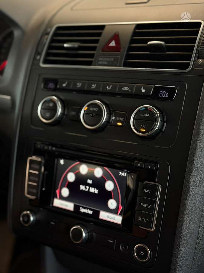 Volkswagen Touran - 9