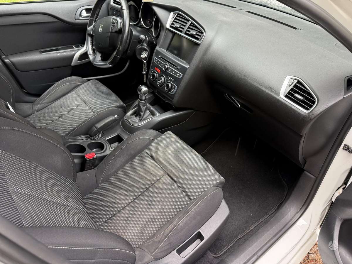 Citroen DS4, 1.6 l., hatchback