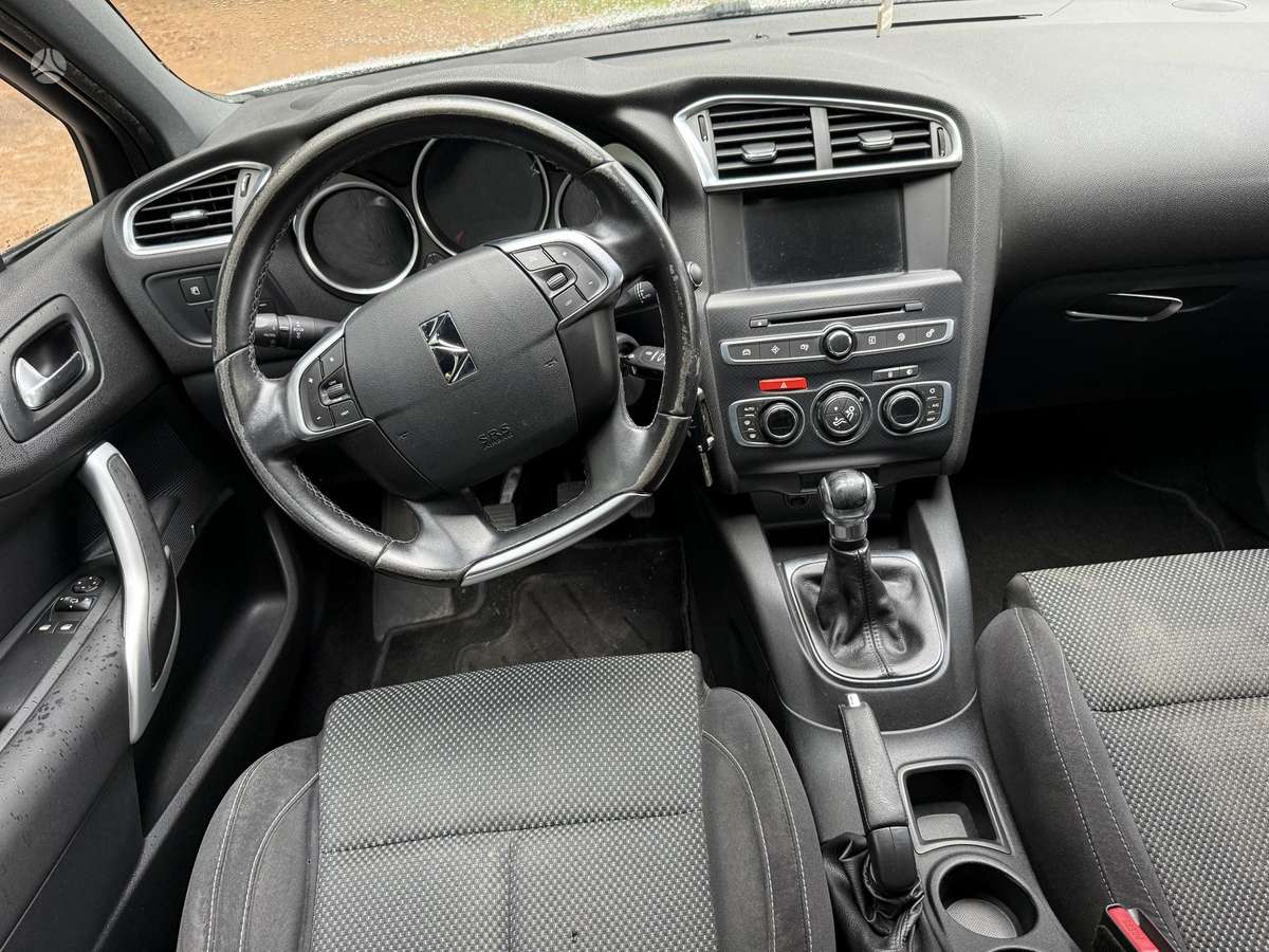 Citroen DS4, 1.6 l., hatchback