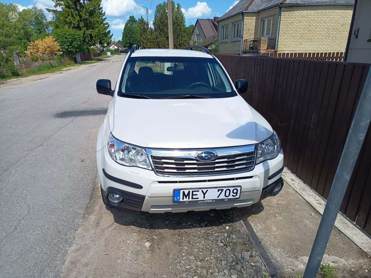 Subaru Forester, 2.0 l., off-road / crossover