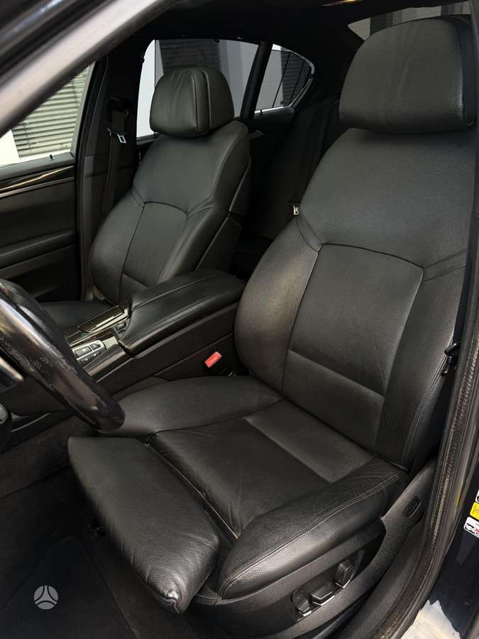 BMW 550, 4.4 l., Седан