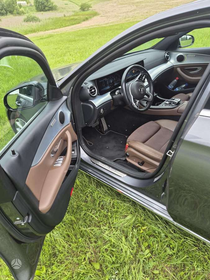 BMW 320, universalas