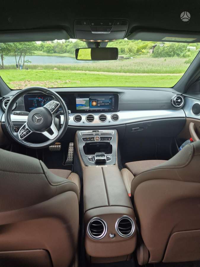 BMW 320, universalas