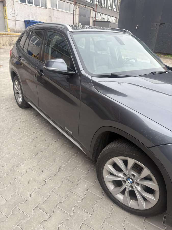 BMW X1, 2.0 l., off-road / crossover