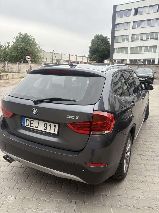 BMW X1, 2.0 l., off-road / crossover
