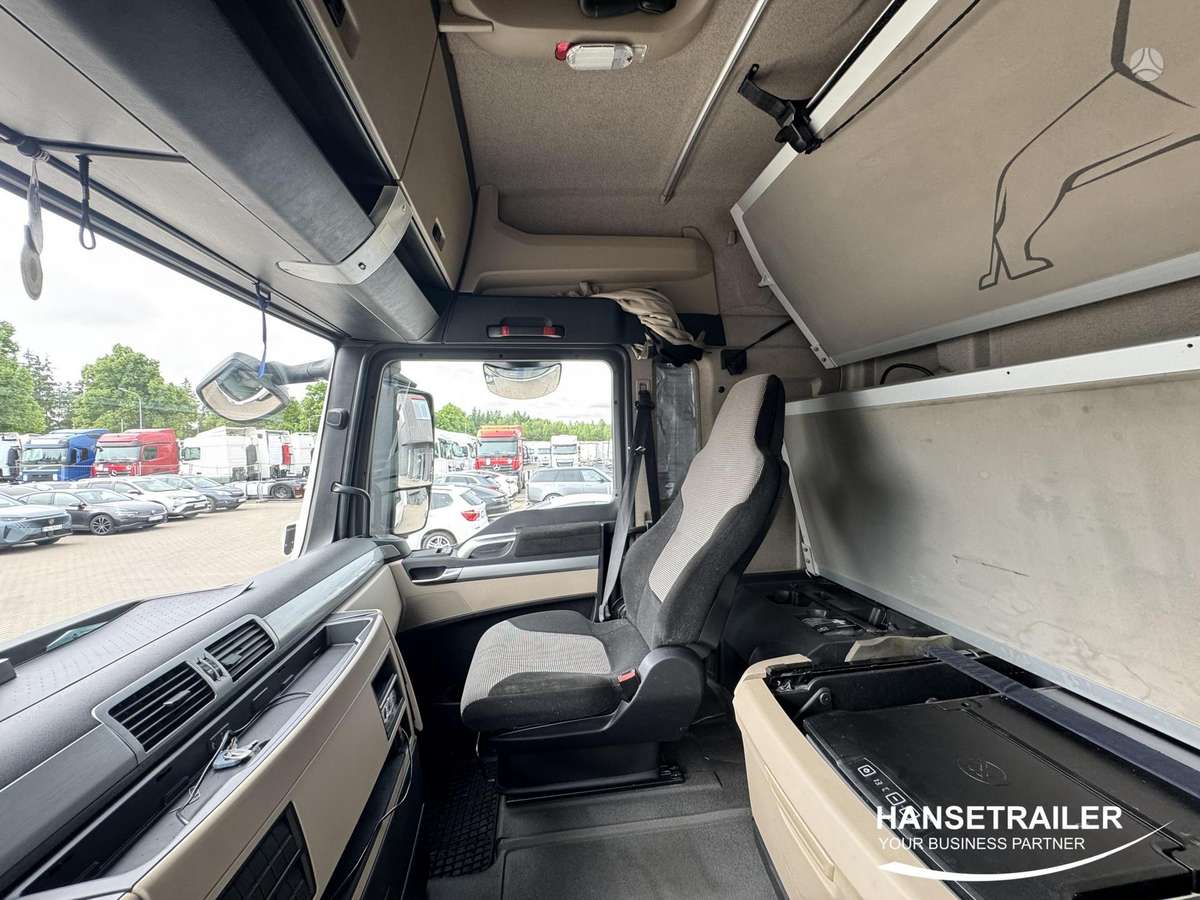 MAN TGX 18.460, 2 спальных места