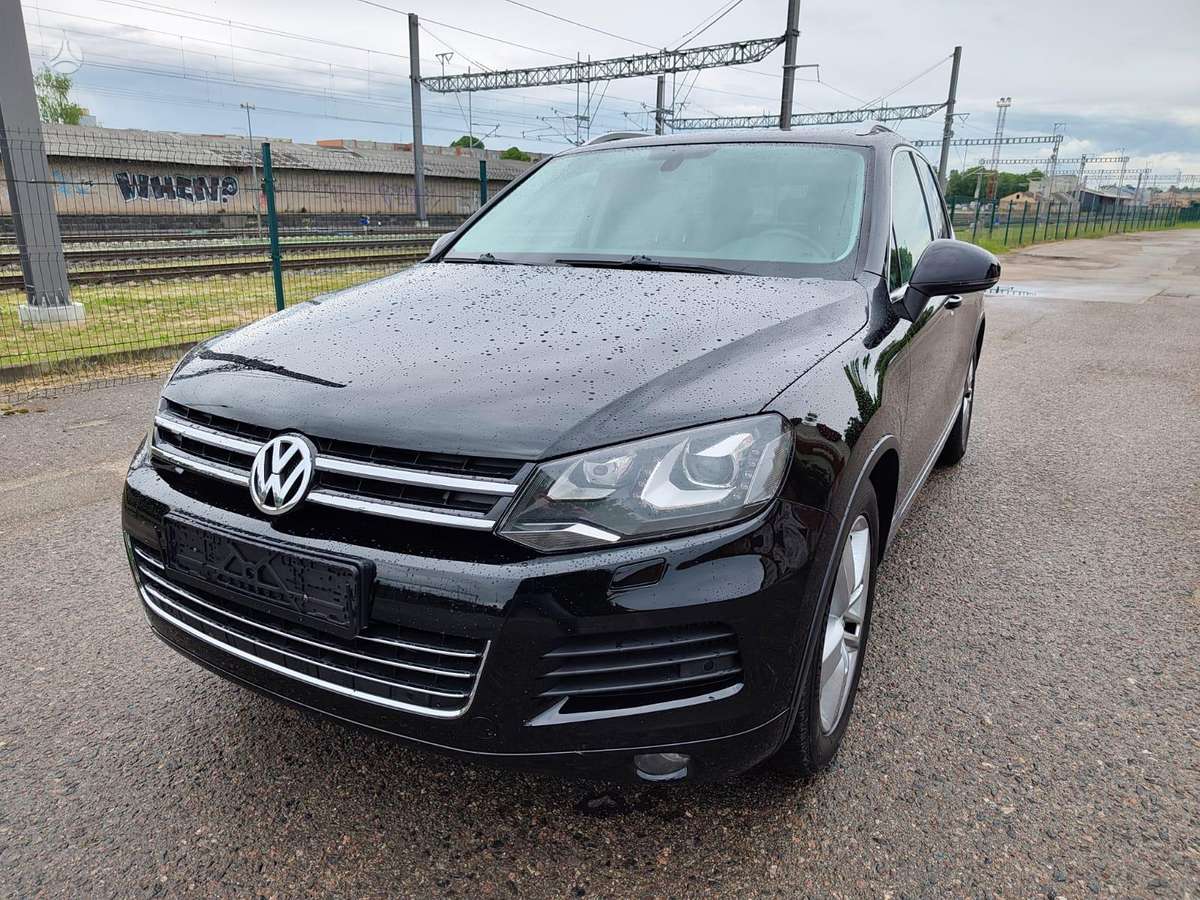 Volkswagen Touareg - 1