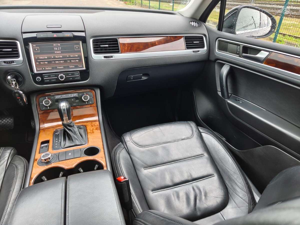 Volkswagen Touareg - 11