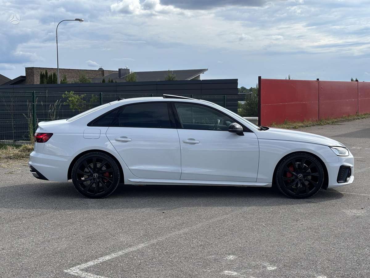 Audi A4, 2.0 l., Седан