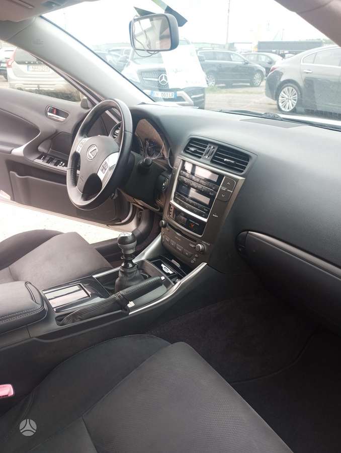 Lexus IS 200, 2.2 l., Седан