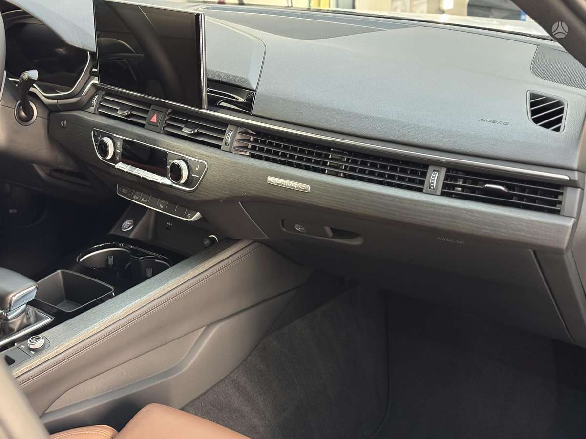 Audi A4, 2.0 l., Седан