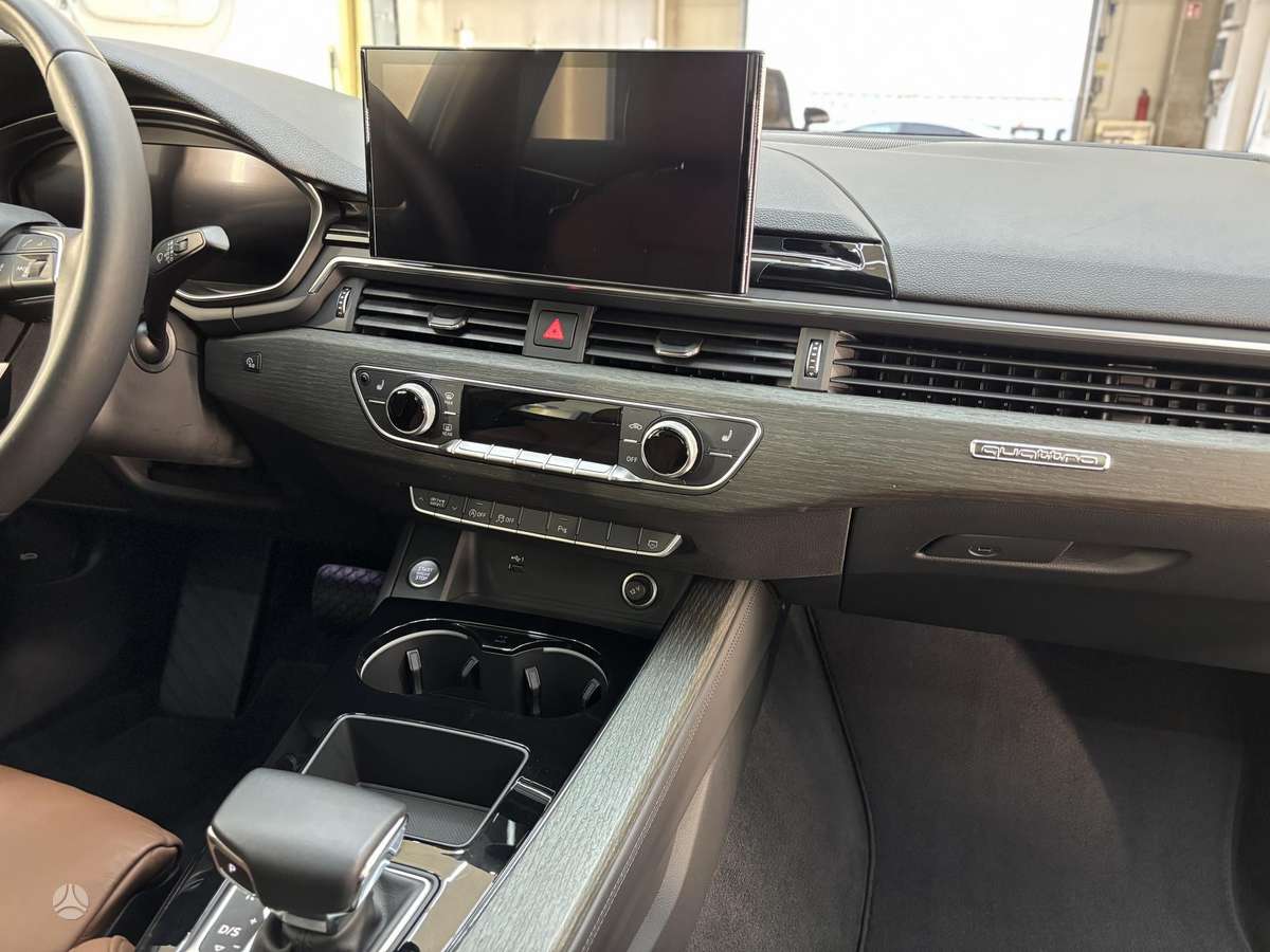 Audi A4, 2.0 l., Седан
