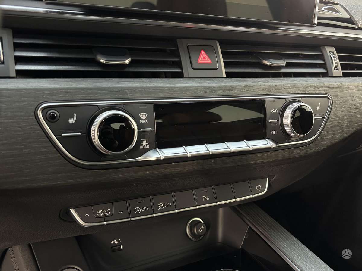 Audi A4, 2.0 l., Седан