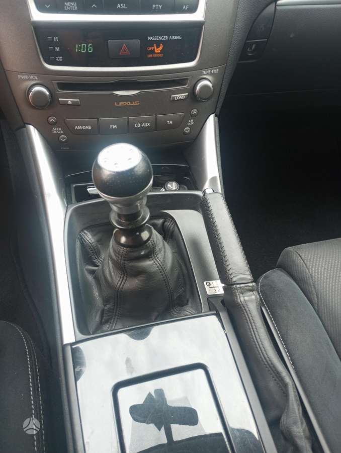 Lexus IS 200, 2.2 l., Седан