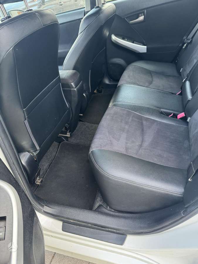 Toyota Prius - 12
