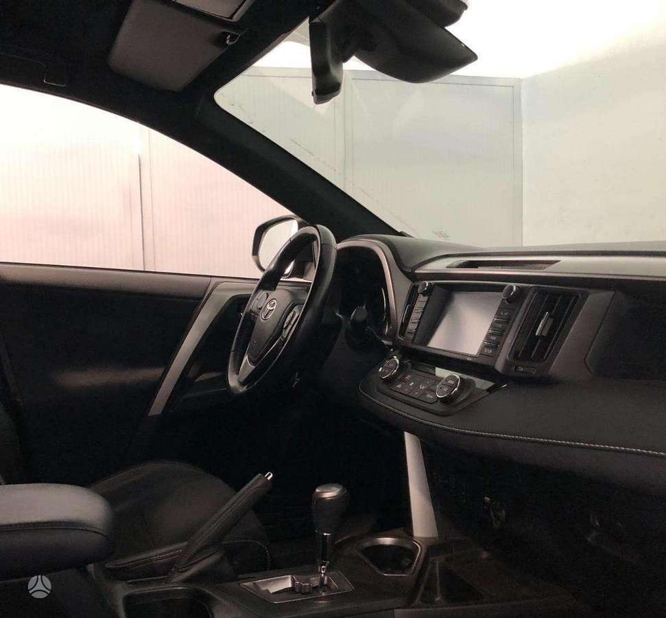 Toyota RAV4 - 8