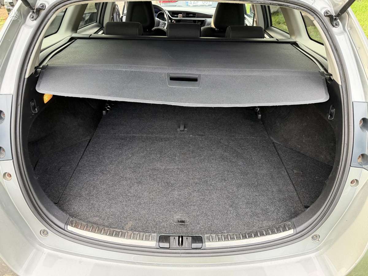 Toyota Auris, 1.6 l., Универсал