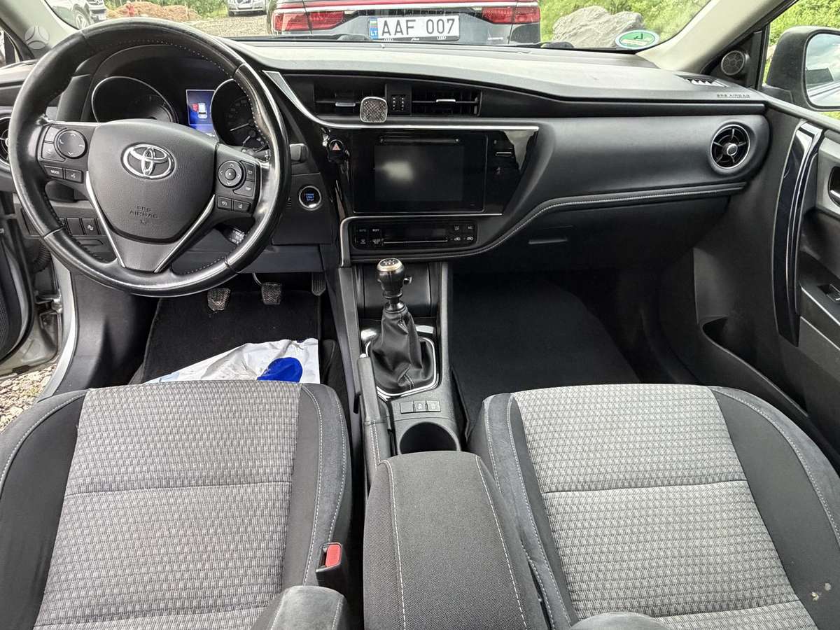 Toyota Auris, 1.6 l., Универсал