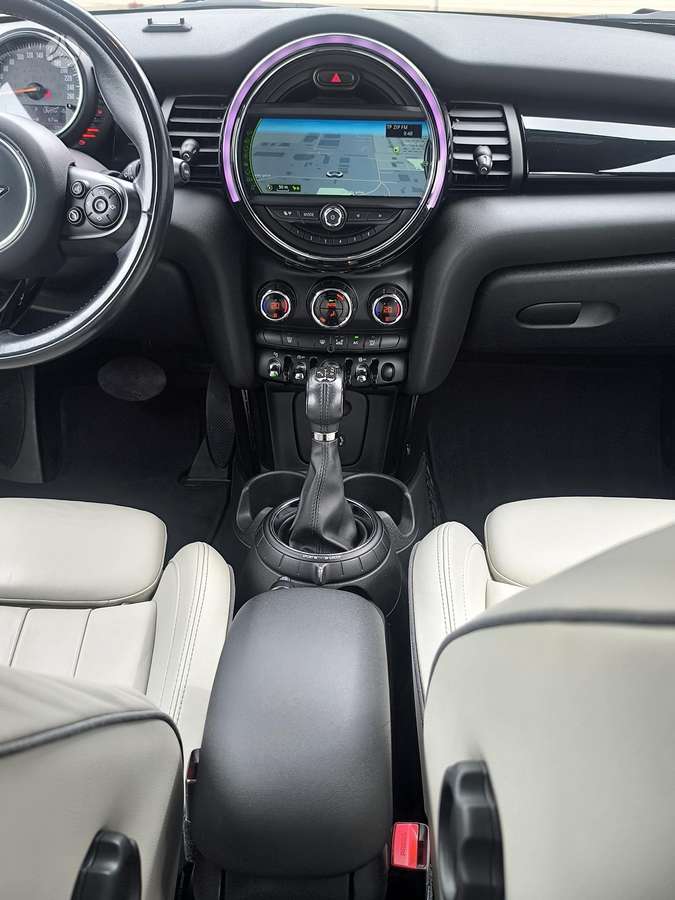 Mini Cooper, 1.5 l., hatchback