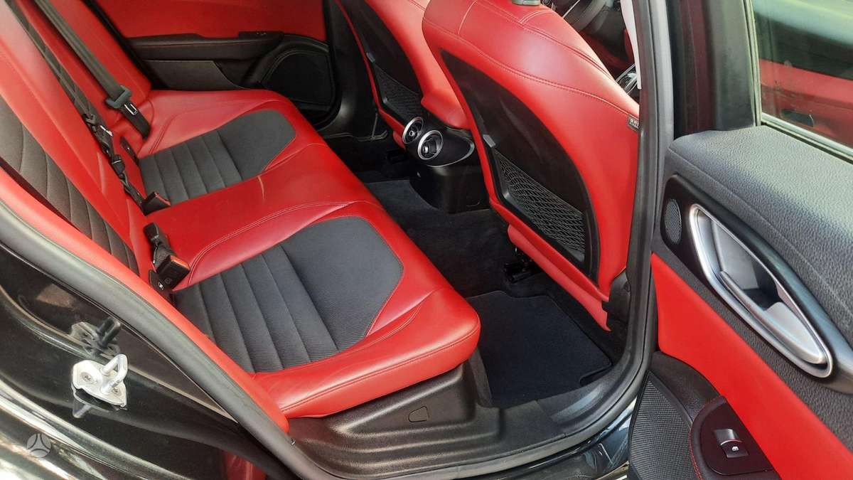 Alfa Romeo Giulia, 2.0 l., Седан