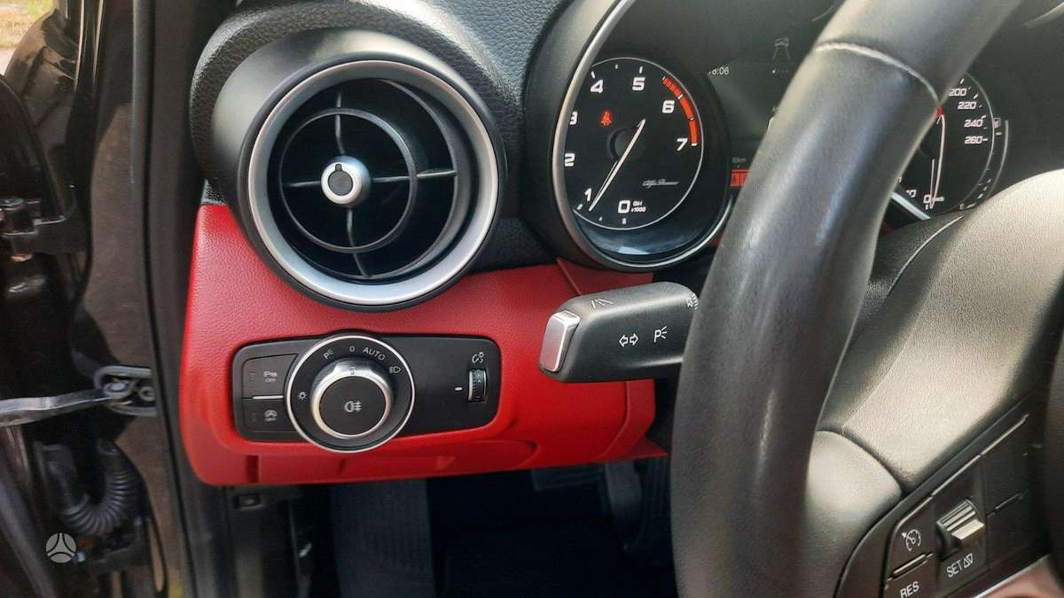 Alfa Romeo Giulia, 2.0 l., Седан