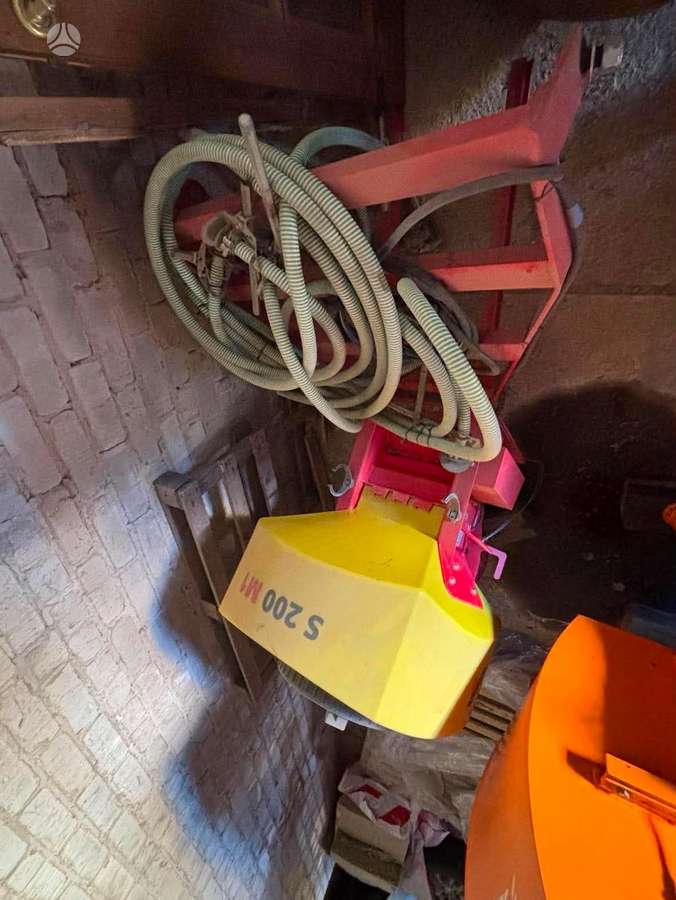 Vaderstad Carrier, scrapers, scrubbers