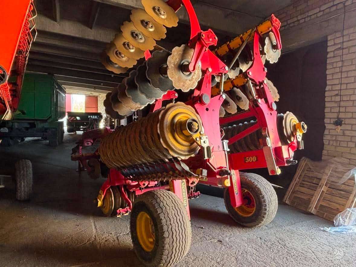 Vaderstad Carrier, scrapers, scrubbers