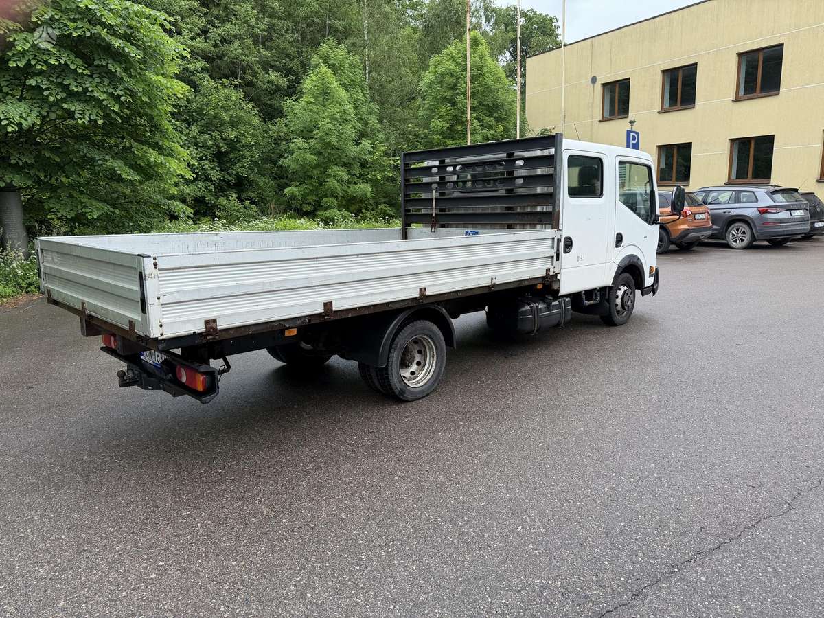 Nissan Cabstar, dropside trucks