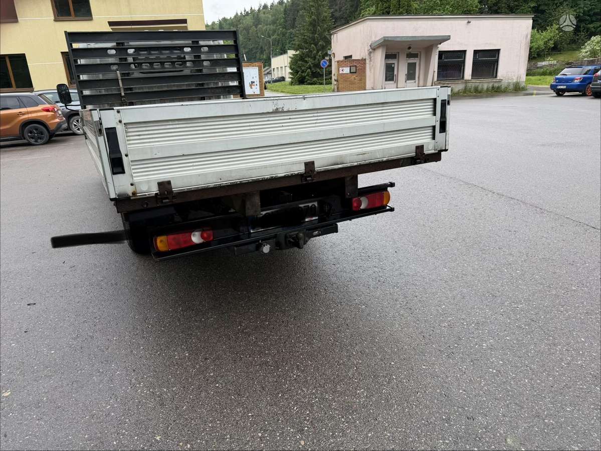 Nissan Cabstar, dropside trucks