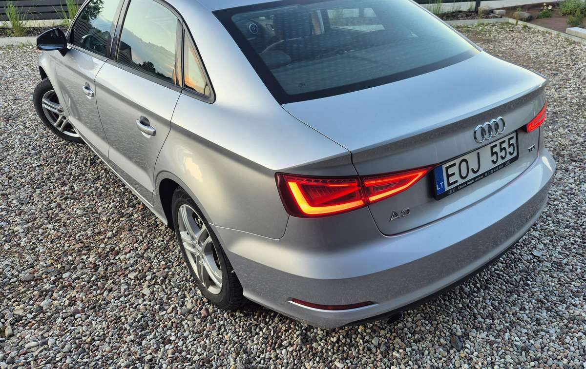 Audi A3, 1.6 l., Седан