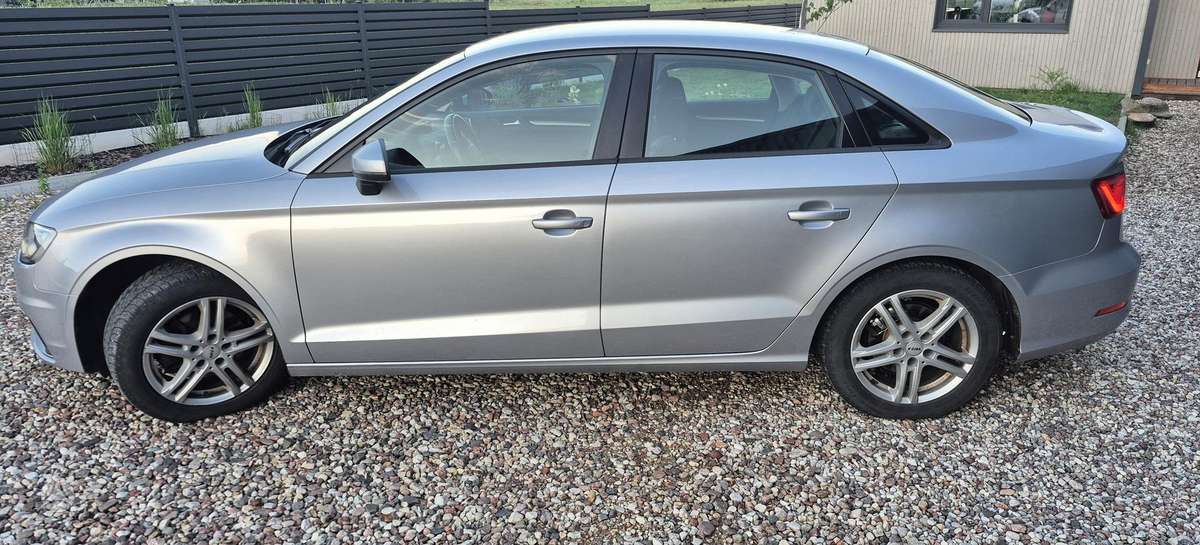 Audi A3, 1.6 l., Седан
