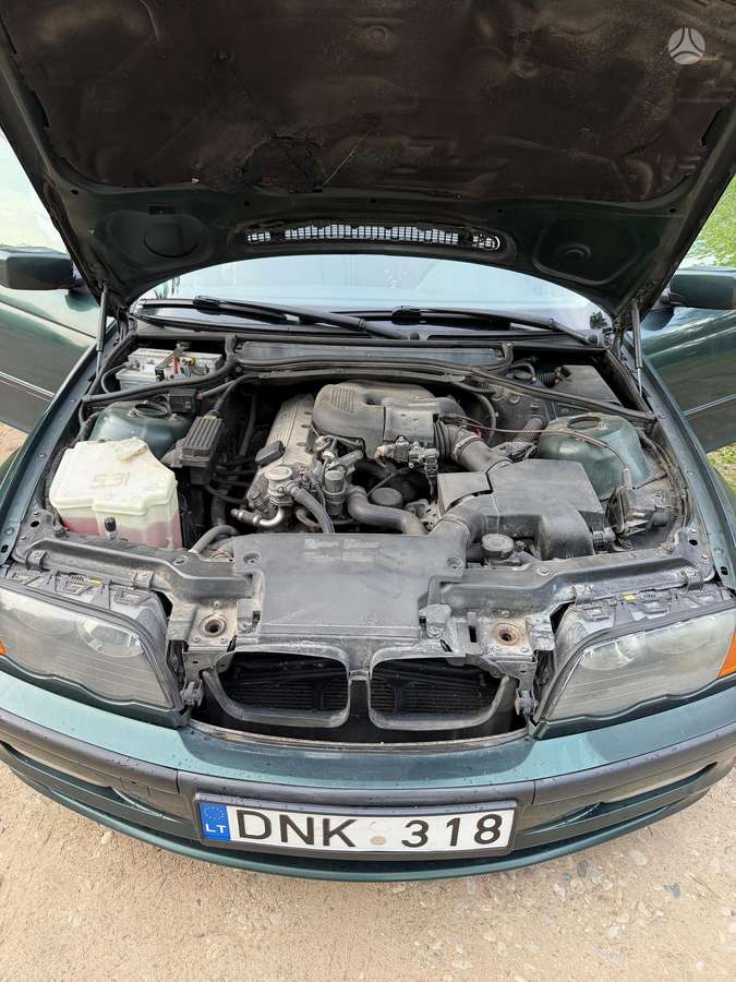 BMW 318, 1.9 l., Седан