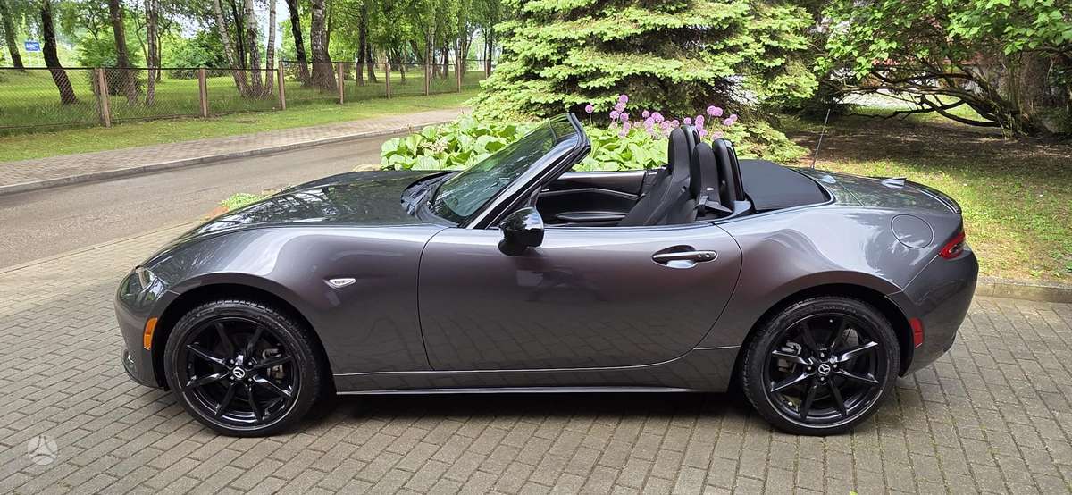Mazda MX-5, 2.0 l., convertible