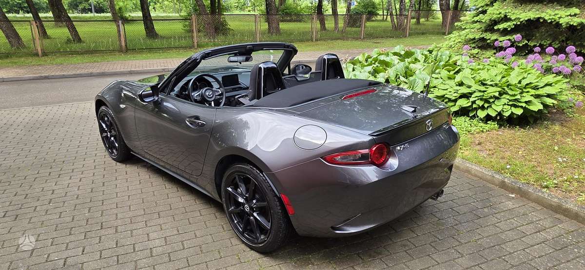 Mazda MX-5, 2.0 l., convertible