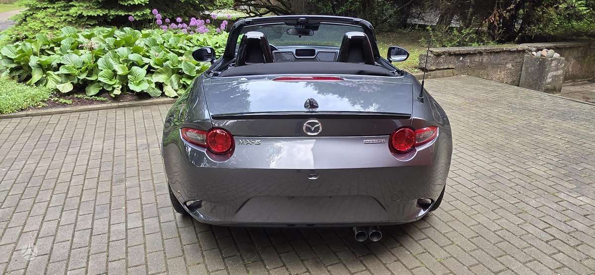Mazda MX-5, 2.0 l., convertible