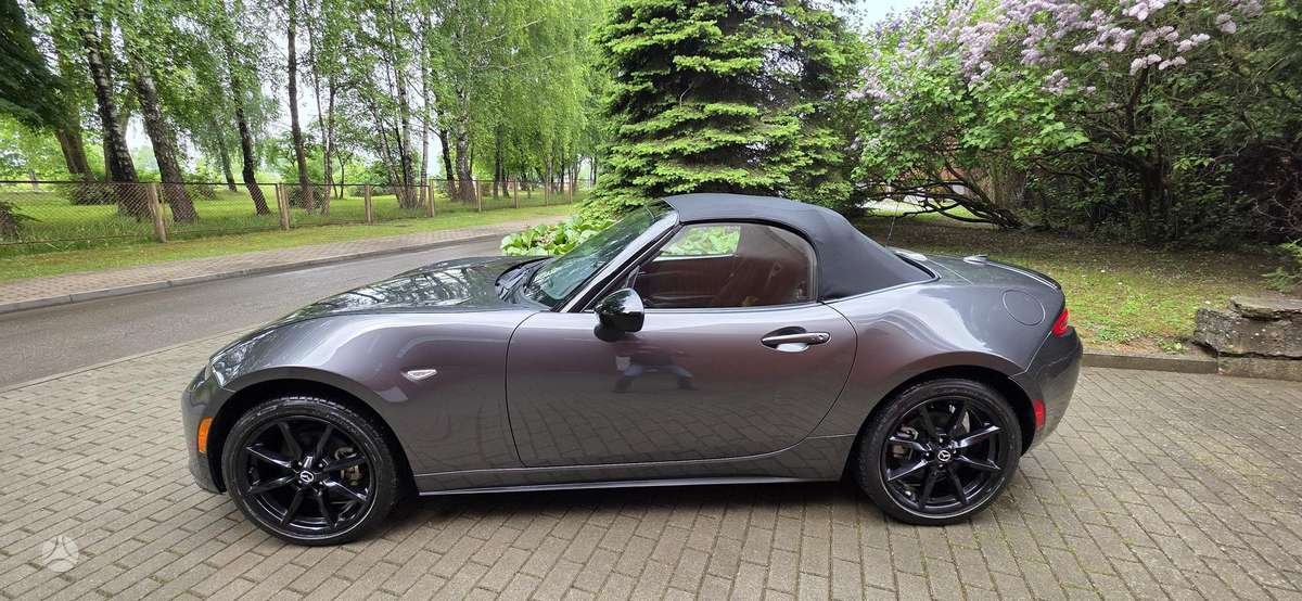 Mazda MX-5, 2.0 l., convertible