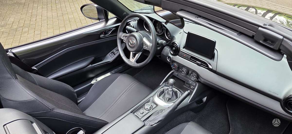 Mazda MX-5, 2.0 l., convertible