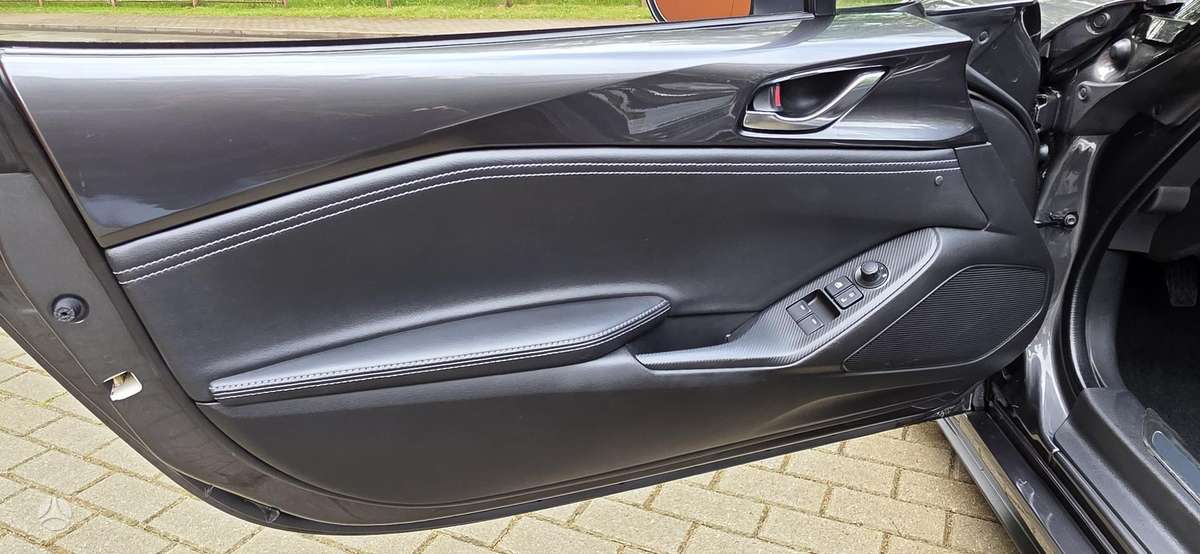 Mazda MX-5, 2.0 l., convertible