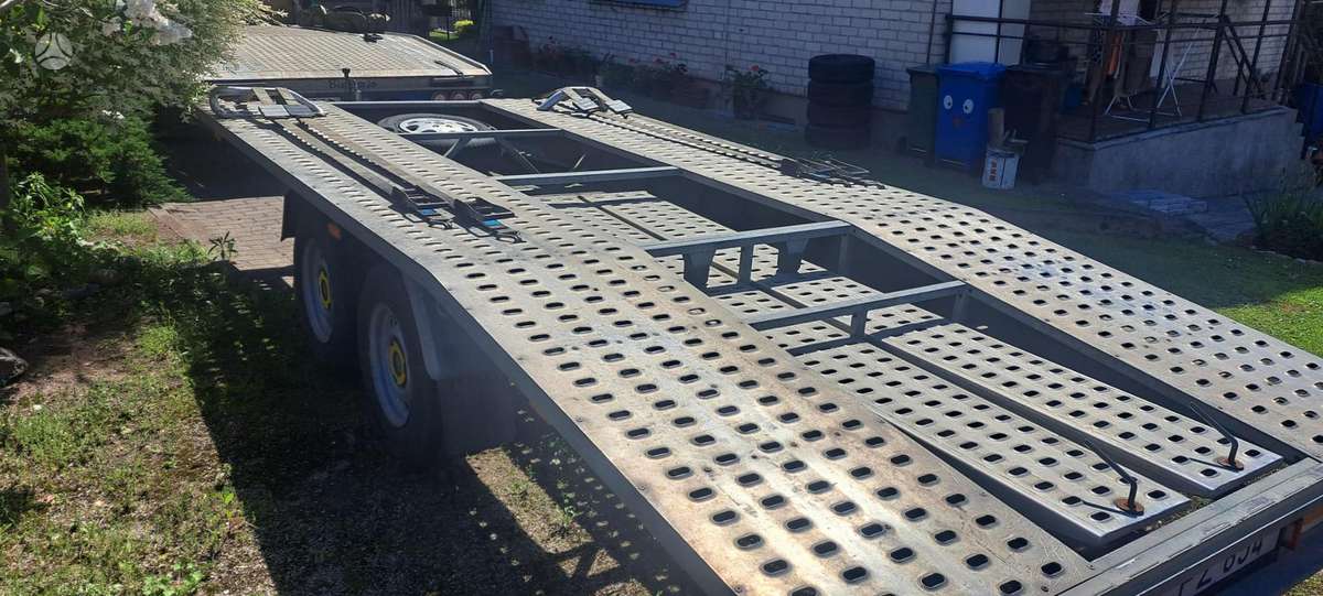 WEEKEND ., auto transporter