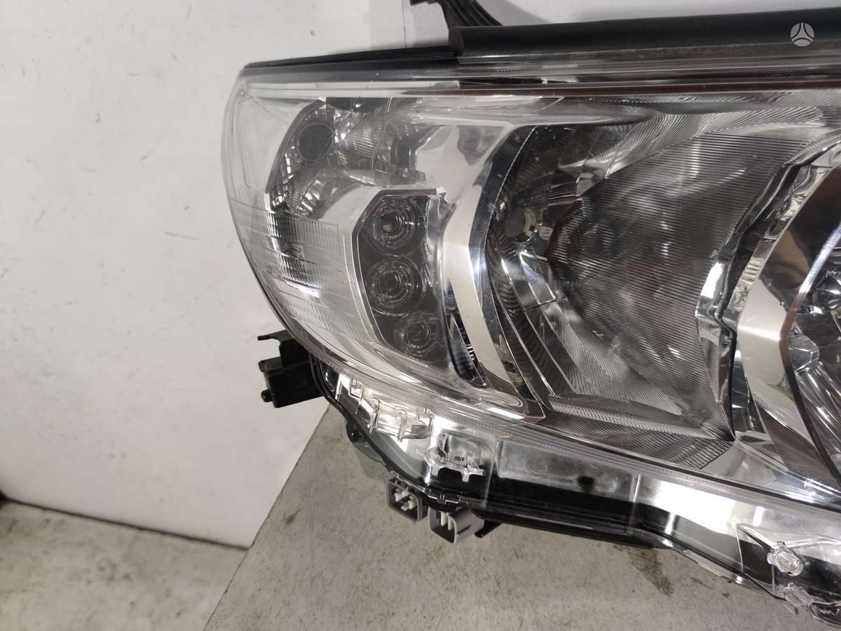 Toyota Land Cruiser lights