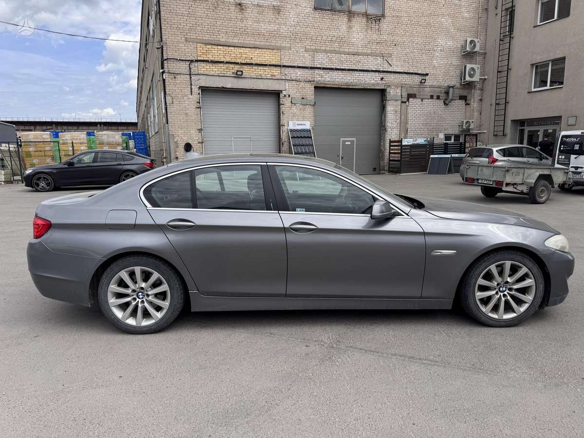 BMW 528, 2.0 l., Седан