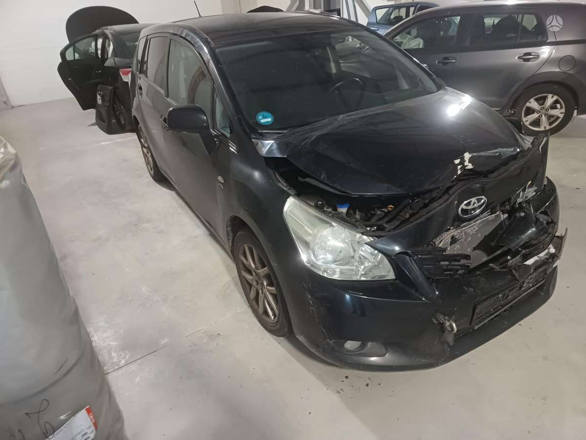 Toyota Verso детали кузова
