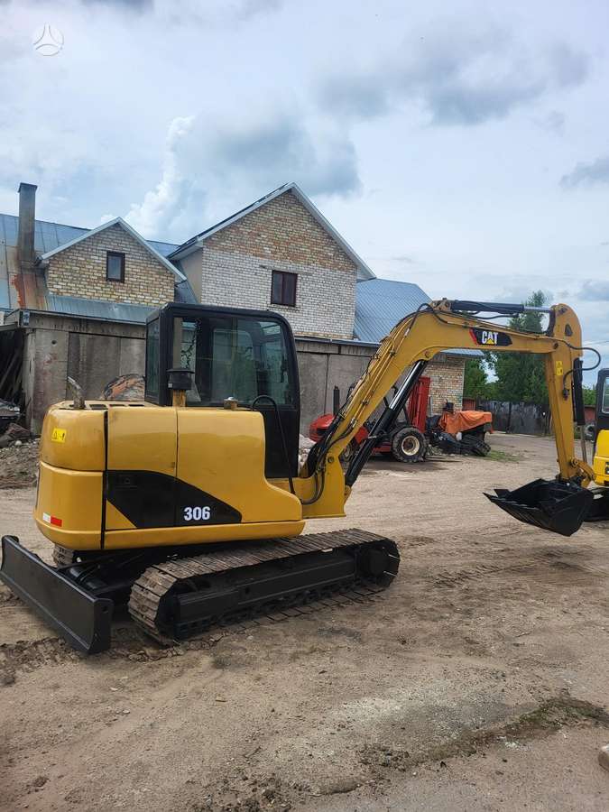 Komatsu Pc28uu-2, mini ekskavatoriai